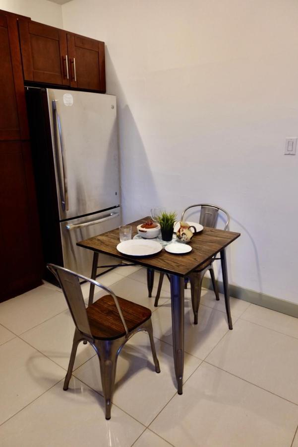 Private Room In A Shared House Ванкувер Экстерьер фото